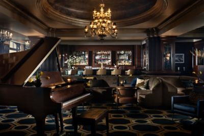 The Tap Room cocktail bar is a nod to the original hotel bar which opened in the 1930s - enjoy cocktails, wine and elevated bar bites.