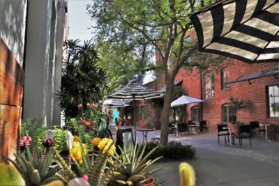 Discover Lax Old Pasadena