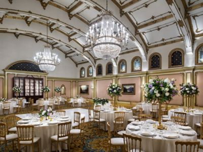 The Langham’s historic ballrooms boast detailed gilded ceilings and glittering chandeliers, hosting business events with style.