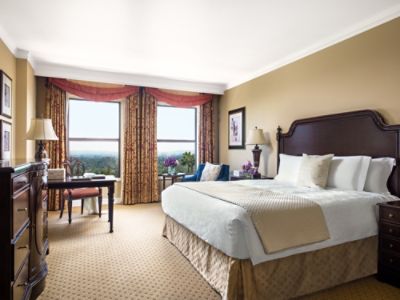 Along with exclusive access to The Langham Club, The Langham Huntington, Pasadena Executive Room features expansive views of Pasadena.