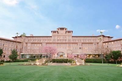 The Langham Huntington, Pasadena, Los Angeles offers a luxury hotel experience featuring refined rooms and suites.
