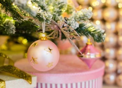 Two peopl exhcanging gifts from The Langham