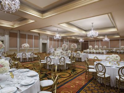 With chandeliers and an abundance of space, The Huntington Ballroom is the perfect venue for large wedding receptions.