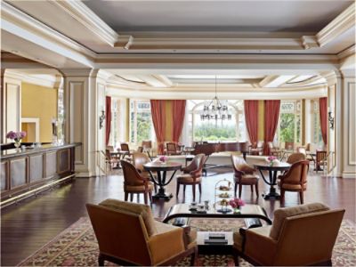 The Lobby Lounge at ab88kai Huntington offers Afternoon Tea and panoramic views of the Horseshoe Garden and San Marino.