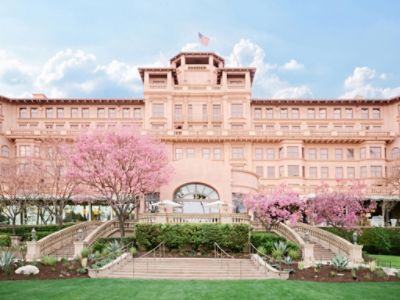 The Langham Huntington, Pasadena, Los Angeles offers a luxury hotel experience featuring refined rooms and suites.