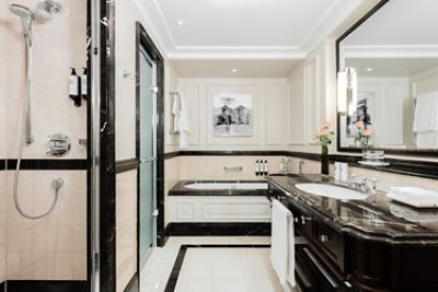 Langham London Junior Suite Bathroom
