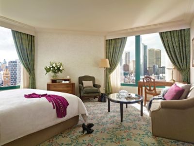 Enjoy the Deluxe River Corner Room's lovely views of the Yarra River and Southgate - all from the comfort of your bed.