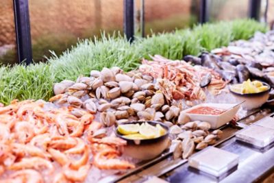 Signature Dish - Seafood station - With a selection of oysters, prawns, mussels and more. Available for lunch and dinner.