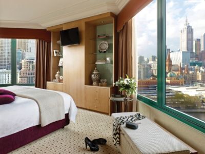 Wake up from the Langham's Blissful Bed to the One Bedroom Suite's dazzling city and river views. 