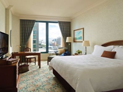 The Superior Room provides elegant furnishing in relaxing tone. Enjoy a simple yet luxurious hotel stay.
