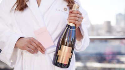 tlmel_sparkling_wine_on_arrival