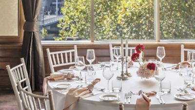 tlmel-yarra-room-wedding-table-set-up