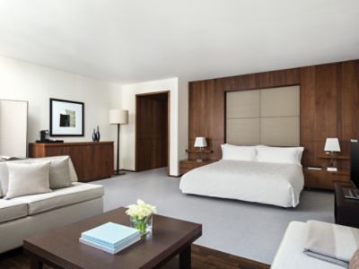 tlnyc-junior-suite-with-terrace-bedroom.jpg
