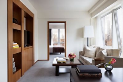 tlnyc-one-bedroom-empire-state-view-suite-living-room.jpg